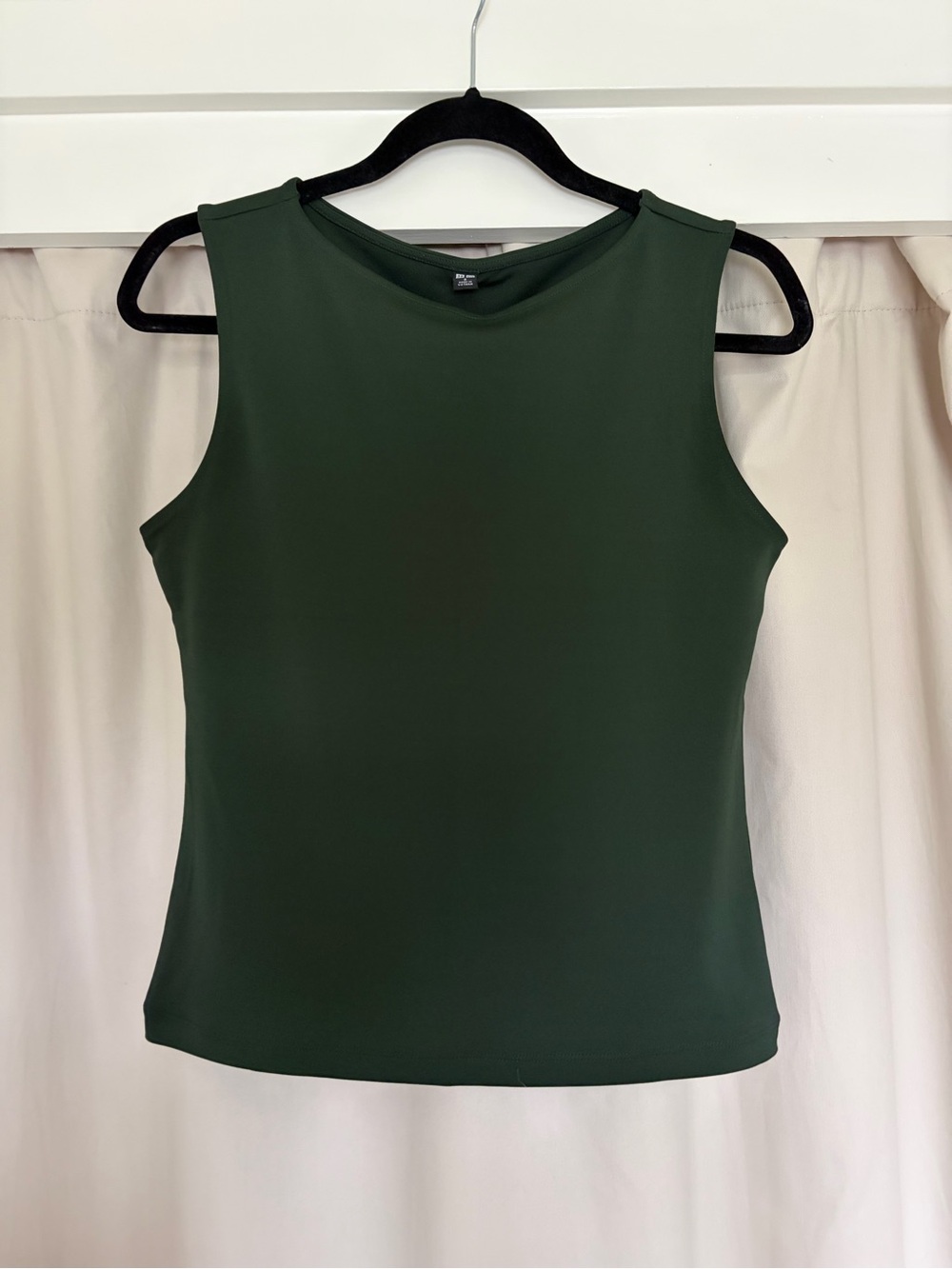 Uniqlo Sleeveless Crewneck Women’s Top - Dark Green